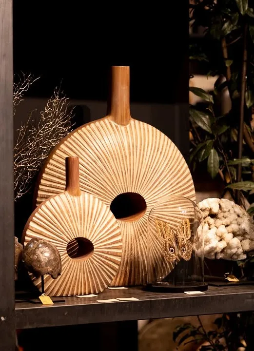 Geribbelde houten vazen van Atelier 3D.